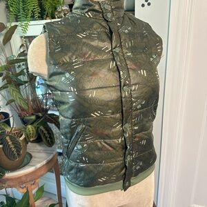 Rare Adidas sample puffer vest - women’s low profile, super soft.